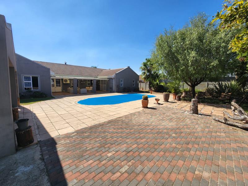 4 Bedroom Property for Sale in Panorama Western Cape